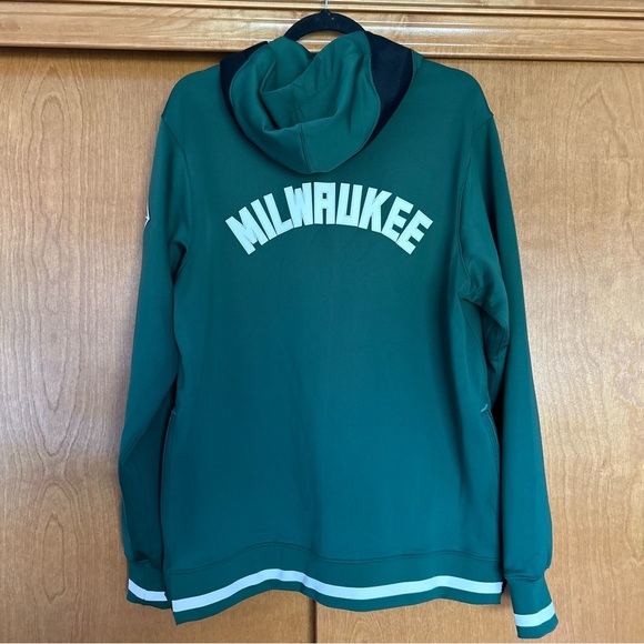 bucks therma flex hoodie